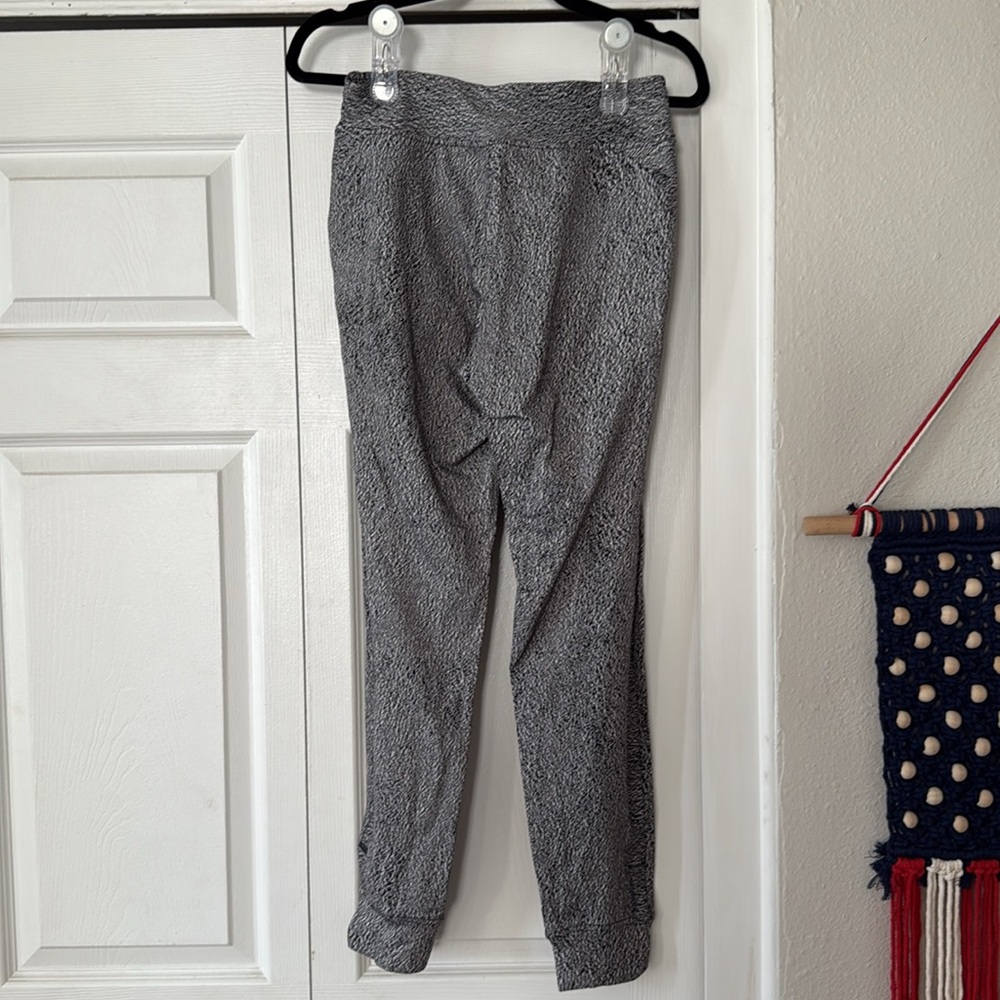 Lululemon Gray Patterned Jogger Pants - image 4